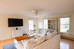 27 Leslies Ln - Image 2