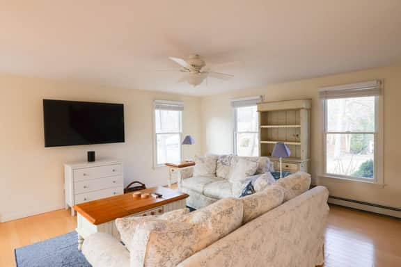 27 Leslies Ln - Image 2